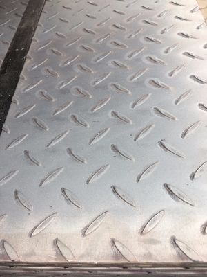 Q235 Ms डायमंड स्टील शीट हल्के कार्बन स्टील शीट संरचनात्मक स्टील Ms चेकर स्टील शीट